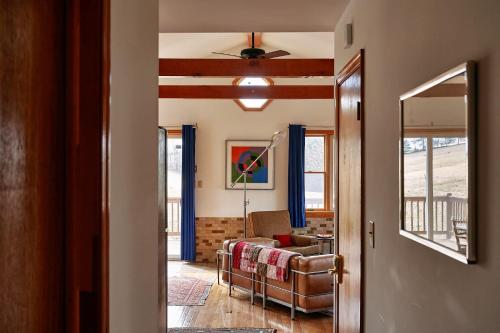 Meadow House at Seminary Hill by AvantStay in Callicoon, USA