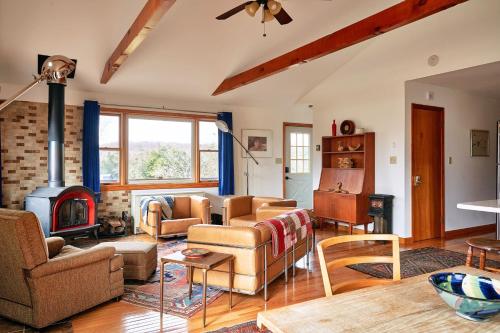 Meadow House at Seminary Hill by AvantStay in Callicoon, USA