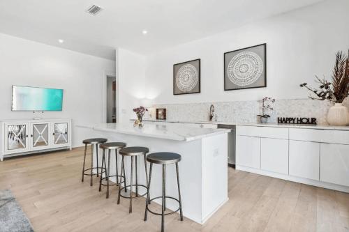 Emerald Palace by AvantStay 10BDR w Private Pool Golf Cart in Santa Rosa Beach, USA