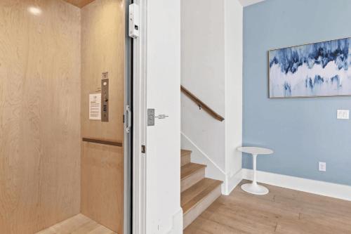 Emerald Palace by AvantStay 10BDR w Private Pool Golf Cart in Santa Rosa Beach, USA