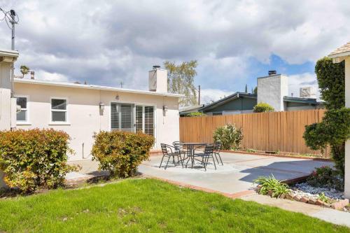 Gilmore by AvantStay Newly Furnished Valley Home in Los Angeles, USA