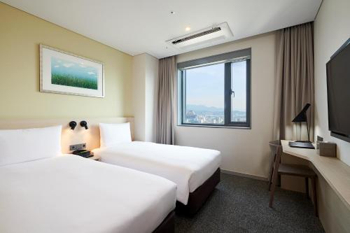 619225306 Nine Tree by Parnas Seoul Dongdaemun