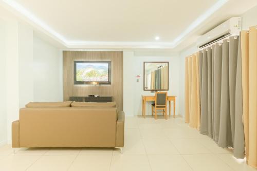 Suite, garden view