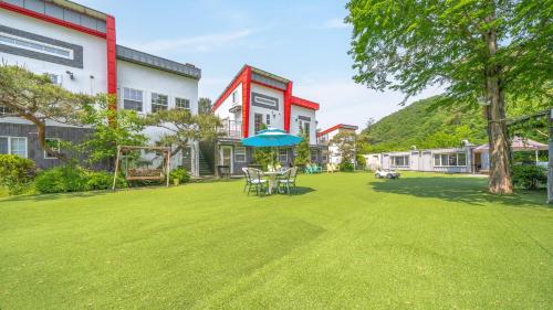 Exterior view, Yangpyeong dodam dodam pension in Danwol-myeon