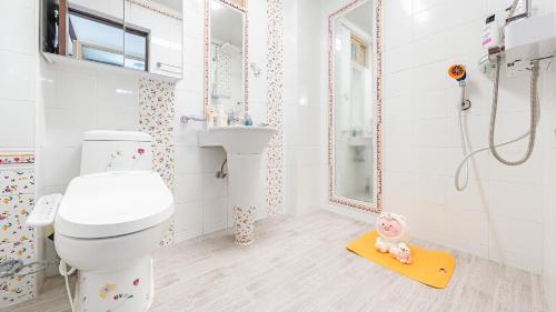 room detail thumbnail 2