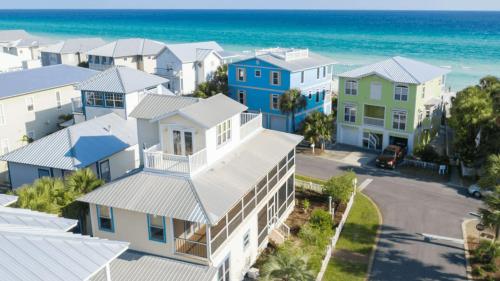 Holiday House by AvantStay Oceanview Steps to Beach in Santa Rosa Beach, USA
