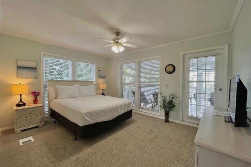 Vintage 30a by AvantStay 1 Block Beach Shunk Gulley in Santa Rosa Beach, USA