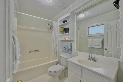 Vintage 30a by AvantStay 1 Block Beach Shunk Gulley in Santa Rosa Beach, USA