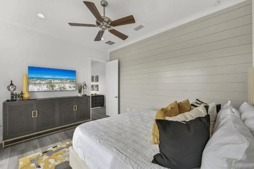 Sunlight Coast by AvantStay Sleeps 28 Pool Gulf View Golf Cart in Santa Rosa Beach, USA