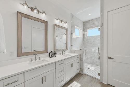 Sunlight Coast by AvantStay Sleeps 28 Pool Gulf View Golf Cart in Santa Rosa Beach, USA