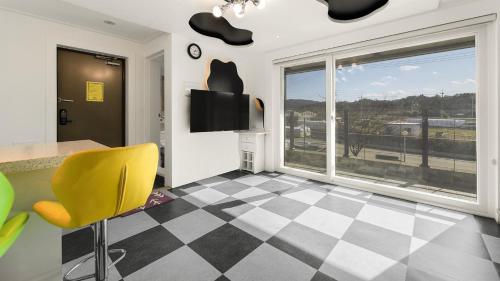 room detail thumbnail 0