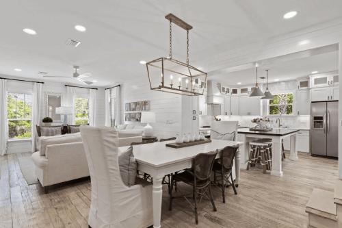 Pappous Paradise by Avantstay Private Pool Steps to Beach Sleeps 15 in Santa Rosa Beach, USA