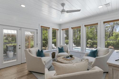 Pappous Paradise by Avantstay Private Pool Steps to Beach Sleeps 15 in Santa Rosa Beach, USA