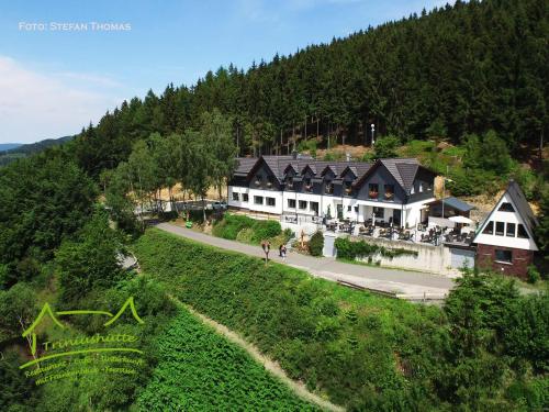 Die Triniushütte Thüringens schönste Aussicht - Hotel - Rauenstein