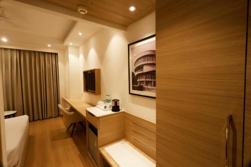Deluxe Double Room image 2