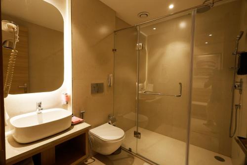 Deluxe Twin Room image 1