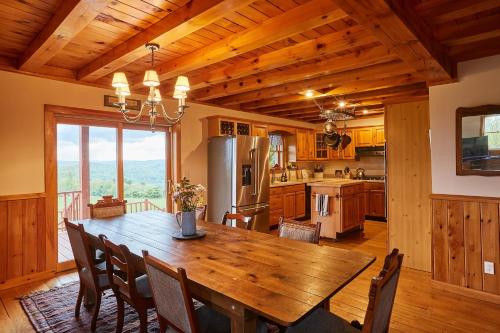 Mountain House Cottage at Seminary Hill by AvantStay in Callicoon, USA