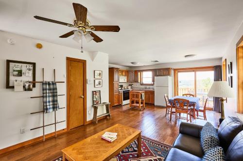 Mountain House Cottage at Seminary Hill by AvantStay in Callicoon, USA