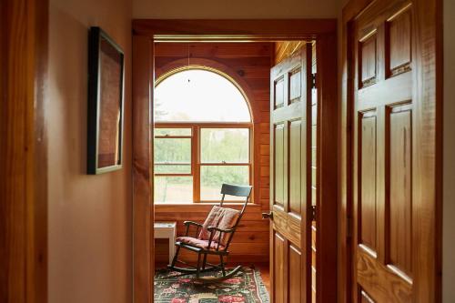 Mountain House Cottage at Seminary Hill by AvantStay in Callicoon, USA