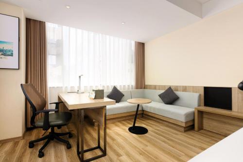 Jimu Twin Room with View image 2
