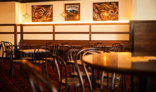 Bar/Lounge, Bat and Ball Hostel near Centennial Park