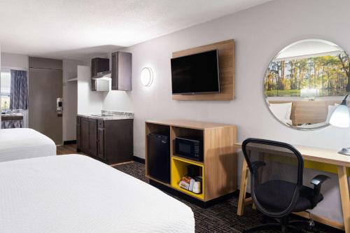 Days Inn by Wyndham Salisbury, NC Room Type - Efficiency Queen Studio Suite - Non-Smoking