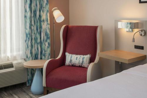 Holiday Inn Express & Suites Tacoma Downtown an IHG Hotel - image 7