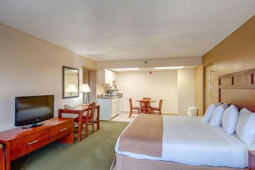 Park Tower Inn - image 9