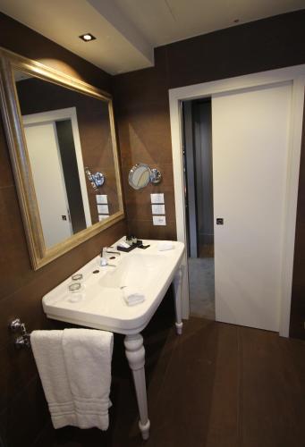 61925603 Hotel Papadopoli Venezia - MGallery Collection