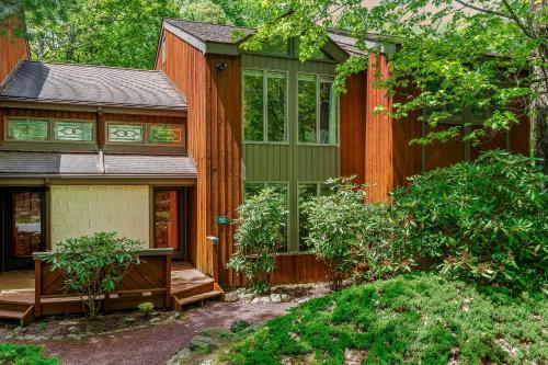 Does Delight by AvantStay Peaceful Lake Retreat in Lake Harmony, USA