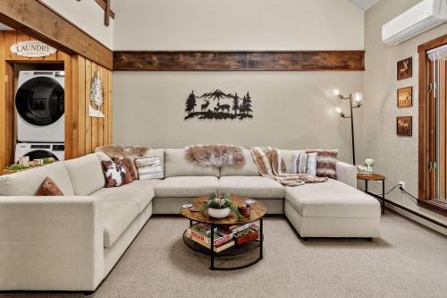 Does Delight by AvantStay Peaceful Lake Retreat in Lake Harmony, USA