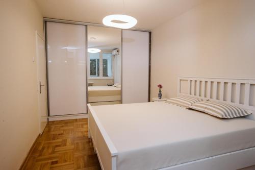Bright, Newly Renovated Condo Near Danube River
