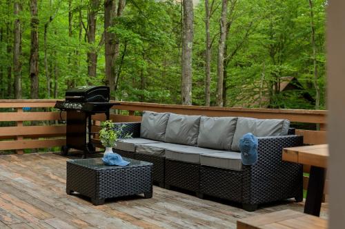 Sasa by AvantStay Deck Fire Pit Near Lake in Arrowhead Lake, USA