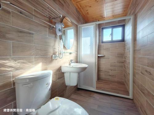 Family Room with Shower image 1