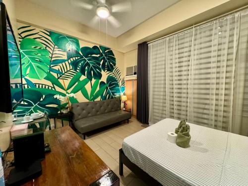 Two Palm Tree Studio Near Resorts World NAIA T3, Manila