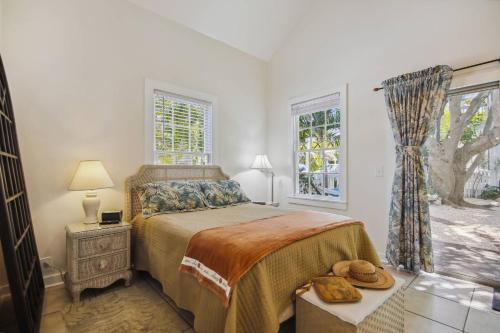 Spanish Lime Cottage by AvantStay Ideal Old Town Key West Location Month Long Stays Only in Key West, USA