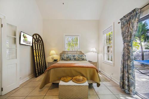 Spanish Lime Cottage by AvantStay Ideal Old Town Key West Location Month Long Stays Only in Key West, USA