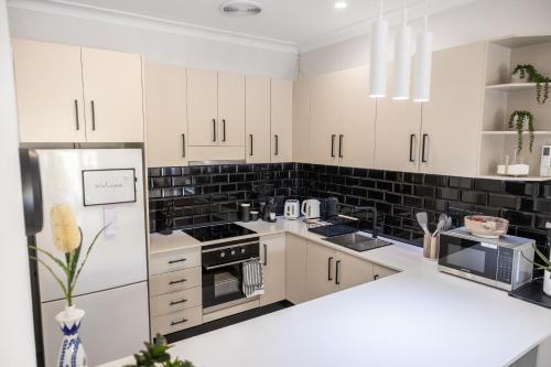 Kitchen, 2 bedroom Apartment in Ashfield, 200m to train station,Free Parking in Ashfield