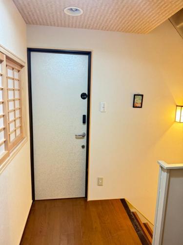Twin Room with Shared Bathroom image 5
