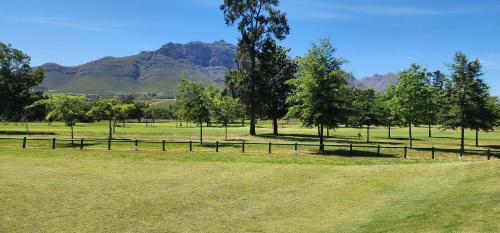 สนามกอล์ฟ (ในที่พัก), Stellenbosch Paradijs Cottage Paradyskloof in พาราดิสคลอฟ