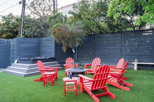 Empire by AvantStay Pool Hot Tub and Firepit 20 Minutes to Downtown Austin in Austin, USA