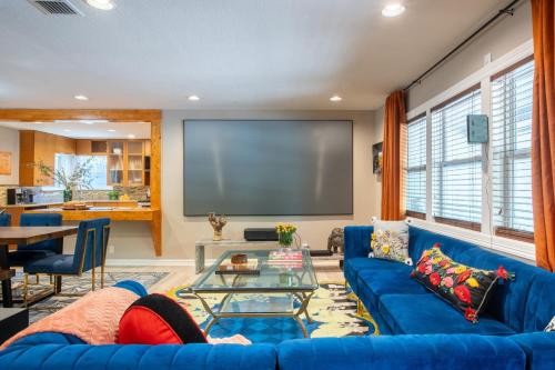 Empire by AvantStay Pool Hot Tub and Firepit 20 Minutes to Downtown Austin in Austin, USA