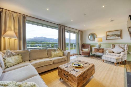 New Build Lodge With Stunning Views of Loch Awe in Портсонечен
