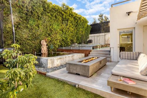 Valentino by AvantStay Luxury Hollywood Mansion in Los Angeles, USA