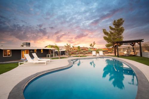 Jackrabbit Ridge by AvantStay Entertainers Paradise w Pool Games in Twentynine Palms, USA