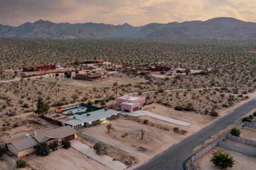 Jackrabbit Ridge by AvantStay Entertainers Paradise w Pool Games in Twentynine Palms, USA