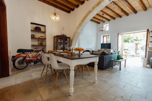 The Yard Traditional Residence in 華薩