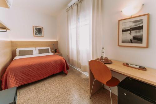 Single Room image 2