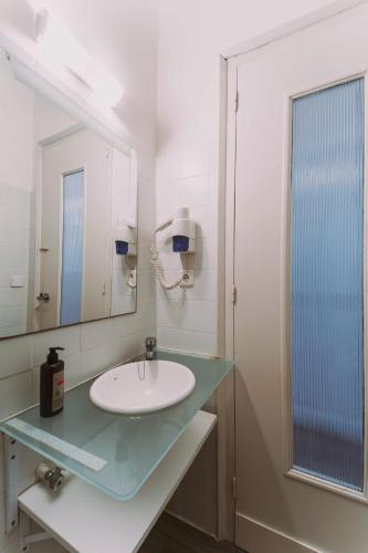 Family Three Bedroom Suite with Patio image 9