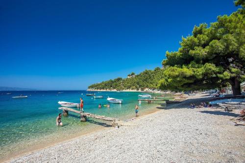 NEW! Villa Top Hill, heated infinity pool, Jacuzzi, Sauna, 5 en-suite bedrooms, a Media room